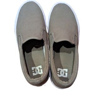 {EUC} DC Women's Trase Slip On Skate Shoe in Olive (US 8)